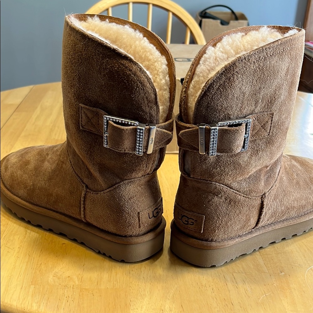 UGG “Remora”  Buckle Chestnut Suede Boots with Shearling Lining *BNIB*